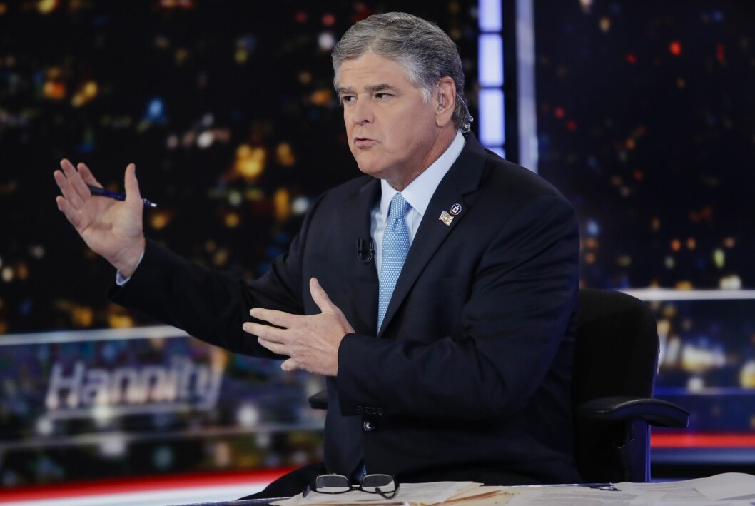 Komiteen som gransker kongresstormingen vil møte Fox News-stjernen Sean Hannity for å få informasjon i saken.