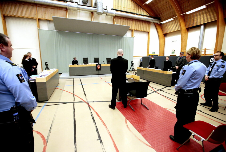 Påtalemyndigheten ber nå om at kameraene slås av når Anders Behring Breivik på nytt skal innta vitneboksen. Her under rettsbehandlingen av søksmålet han anla mot staten for brudd på menneskerettighetene.