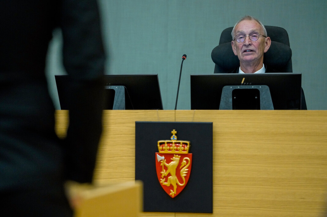 Terrordømte Anders Behring Breivik (i forgrunnen) forklarte seg i retten, for sorenskriver Dag Bjørvik. Terrordømte Anders Behring Breivik (i forgrunnen) forklarte seg i retten, for sorenskriver Dag Bjørvik.
