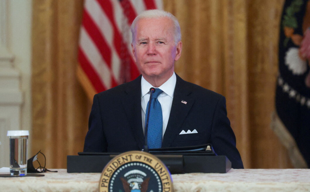 President Joe Biden kalte en journalist fra Fox News idiot etter å ha blitt spurt om inflasjon. President Joe Biden kalte en journalist fra Fox News idiot etter å ha blitt spurt om inflasjon.