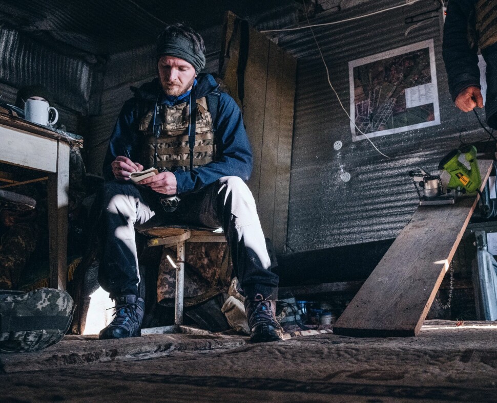 Frilansjournalisten Morten Risberg har vært i skyttergravene ved frontlinjen i det anspente område i Øst-Ukraina.