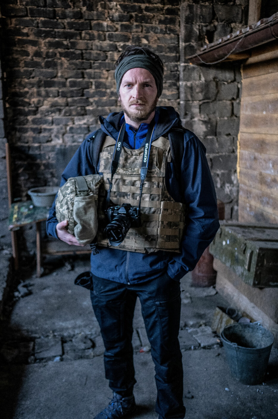 Morten Risberg ved frontlinjen i Øst-Ukraina med skuddsikker vest.