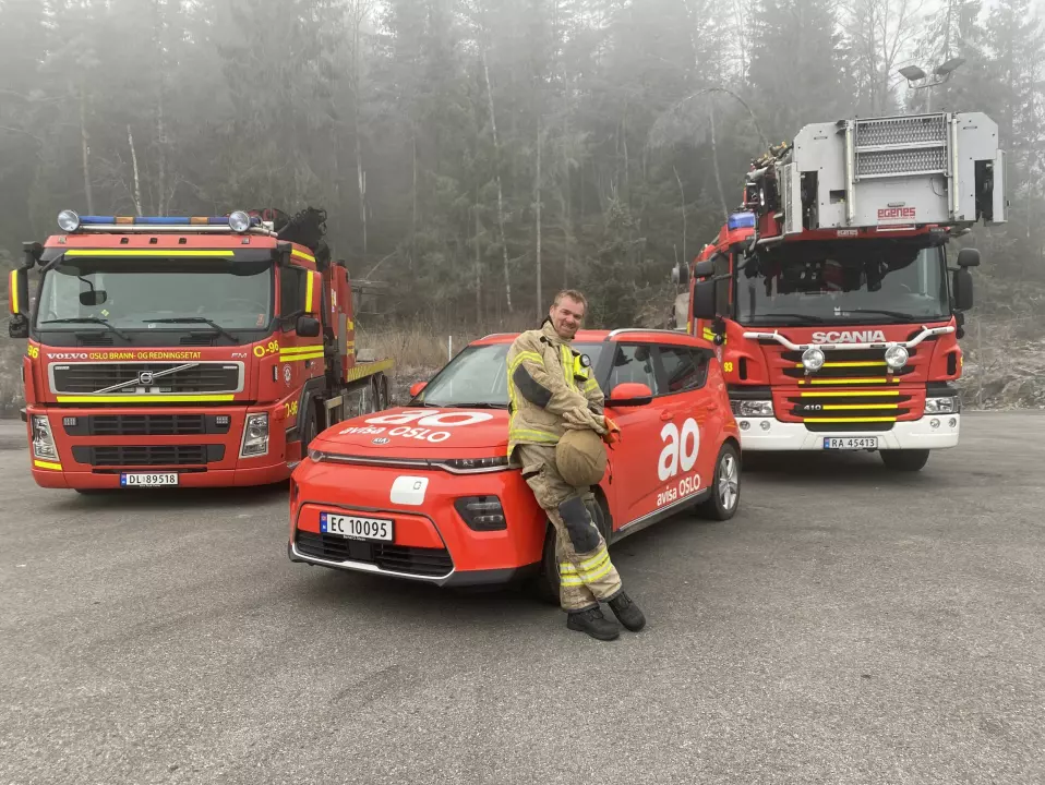 Oslo Brann- og redningsetat tok journalister med på røykdykking på deres treningsfasiliteter på Lahaugmoen i sommer. – Du må påpeke at jeg ikke går med brannslukningsuniform til vanlig når jeg er på jobb i Avisa Oslo, sier Stig Kolstad lattermildt til Journalisten.