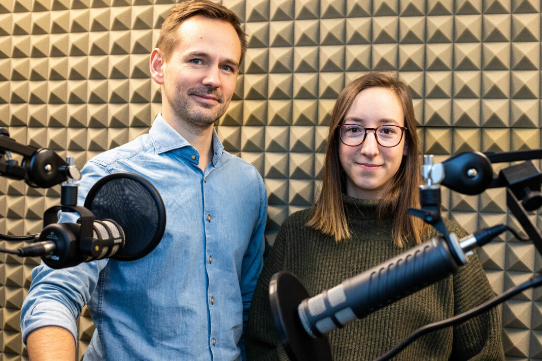 Markedssjef Gregor Falkner og digital utvikler Sofie May Rånes er programlederne i Dag og Tid-podkasten.