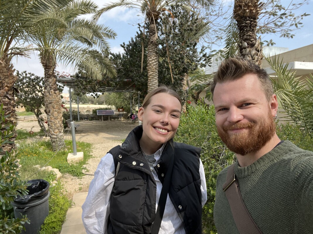 Marianne Mathiesen og Magnus Paus har på eget initativ valgt å gjennomføre praksisperioden i palestinske konfliktområder. Marianne Mathiesen og Magnus Paus har på eget initativ valgt å gjennomføre praksisperioden i palestinske konfliktområder.