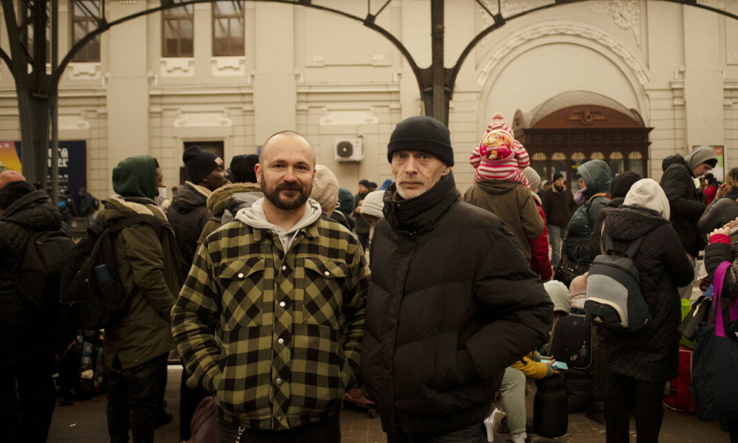 DN-journalister har haiket inn i Ukraina: – En fryktelig flyktningsituasjon