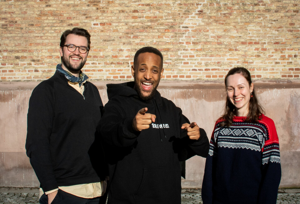 Fra venstre programleder Christian Gilsvik, Kashfa Gashamura og redaksjonssjef Linda Holzerland i Metro Sounds.