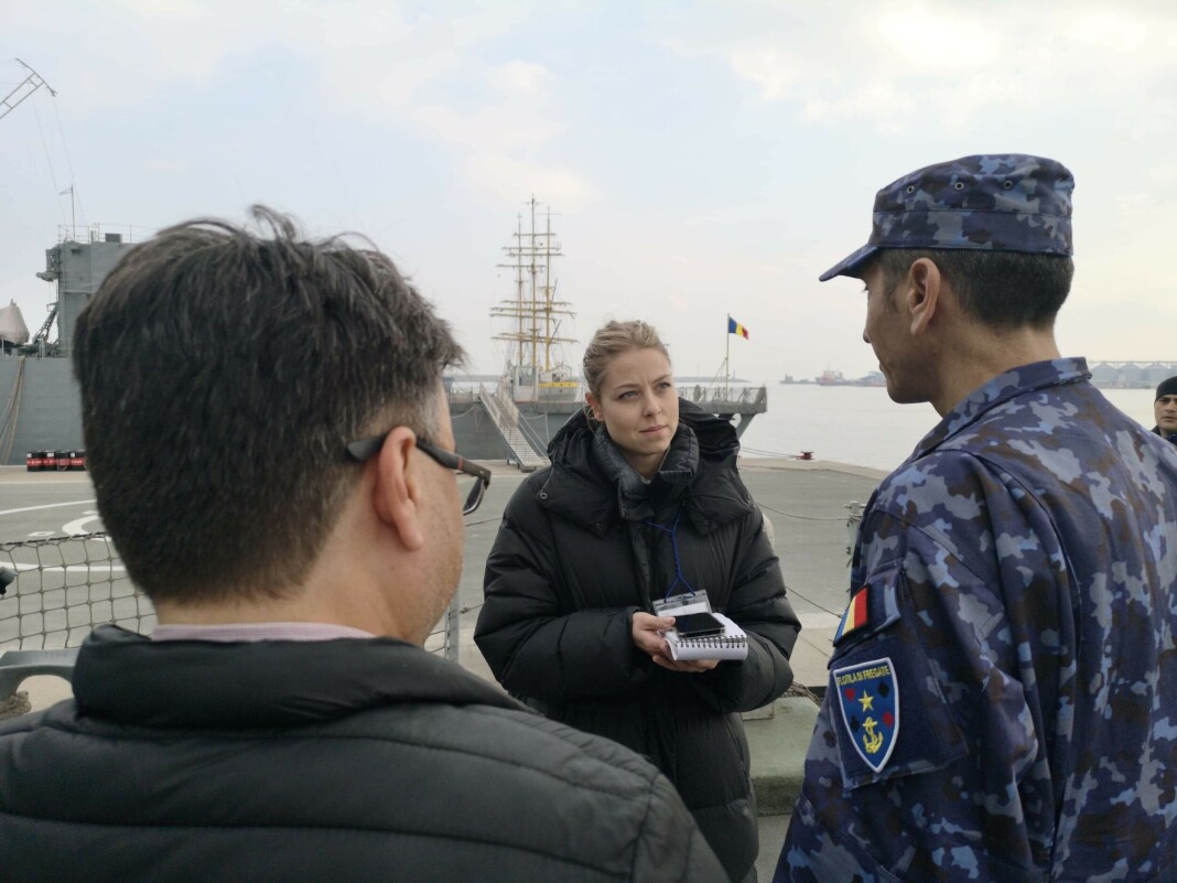 VG-journalist Line Fausko intervjuer sjefen for den rumenske marinen. VG-journalist Line Fausko intervjuer sjefen for den rumenske marinen.