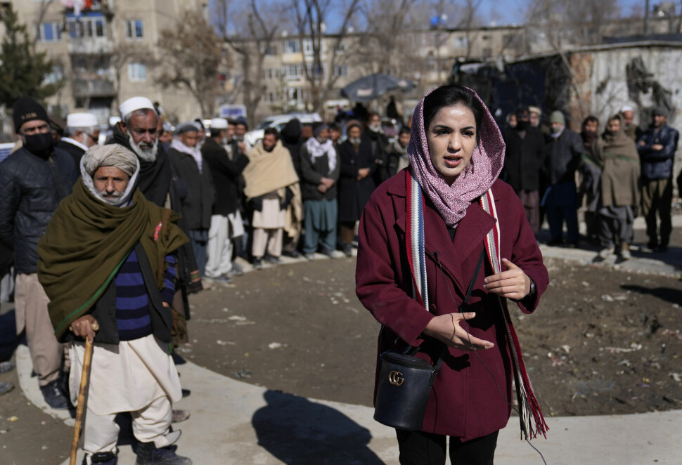 Her den afghanske journalisten Asma Saeen på jobb for TOLO TV i Kabul i februar.