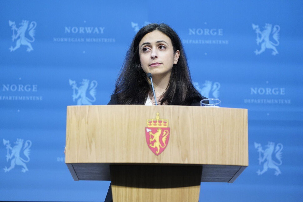 Hadia Tajik har gått av som statsråd og partinestleder. Mediene har fremdeles ikke fått innsyn i korrespondansen mellom Tajik og Aftenposten. Hadia Tajik har gått av som statsråd og partinestleder. Mediene har fremdeles ikke fått innsyn i korrespondansen mellom Tajik og Aftenposten.