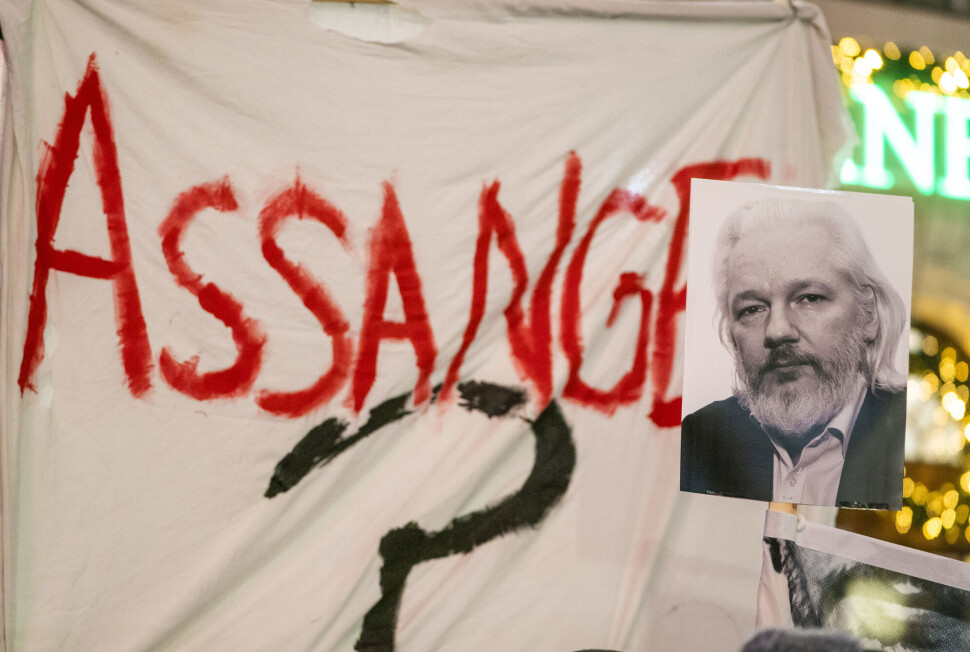 Britisk høyesterett vil ikke behandle Julian Assanges anke av beslutning om utvisning til USA. Da Nobels fredspris ble delt ut i fjor, var det flere som viste sin støtte til Assange. Britisk høyesterett vil ikke behandle Julian Assanges anke av beslutning om utvisning til USA. Da Nobels fredspris ble delt ut i fjor, var det flere som viste sin støtte til Assange.