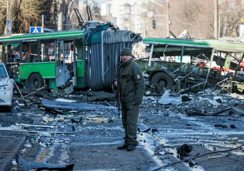 Bilde tatt i Kyiv i dag, som viser ødeleggelsene etter de russiske angrepene.
