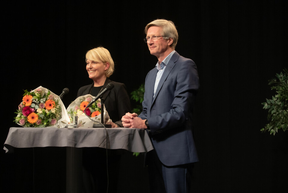 Den nye kringkastingssjefen Vibeke Fürst Haugen og NRKs styreleder Birger Magnus på pressekonferansen torsdag ettermiddag.