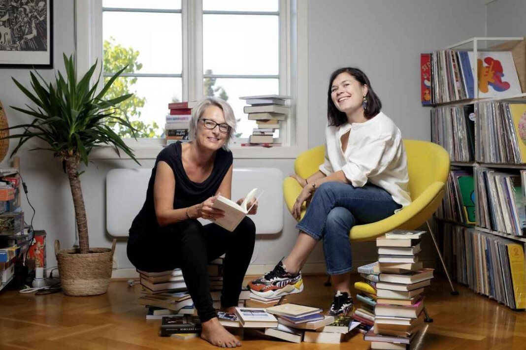 Kulturredaktør Sigrid Hvidsten (t.h.) i Dagbladet svarer om kritisk Klassekampen-sak. Her avbildet med bokansvarlig Ranveig Korneliussen. Kulturredaktør Sigrid Hvidsten (t.h.) i Dagbladet svarer om kritisk Klassekampen-sak. Her avbildet med bokansvarlig Ranveig Korneliussen.