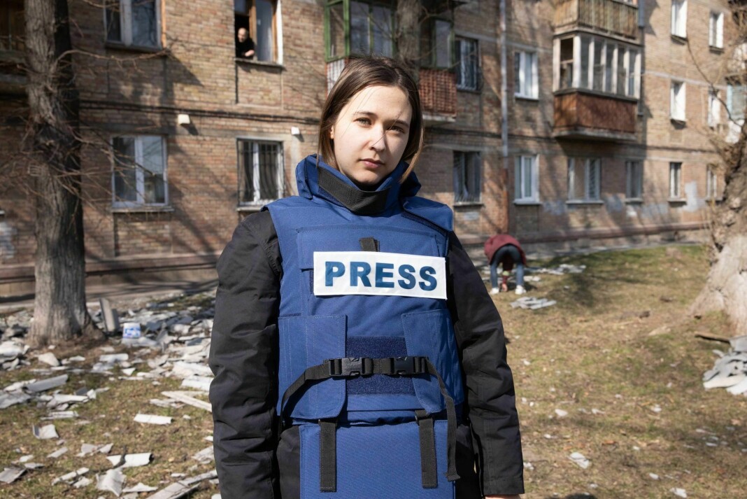 Den norske frilansfotografen Nora Savosnick er i Kyiv og mener det er makt i antall internasjonale journalister i den ukrainske hovedstaden.