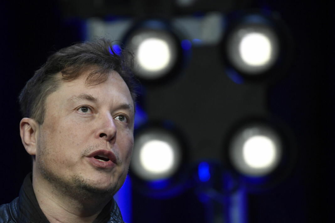 Tesla-sjef Elon Musk kjøper hele Twitter, opplyser selskapet.