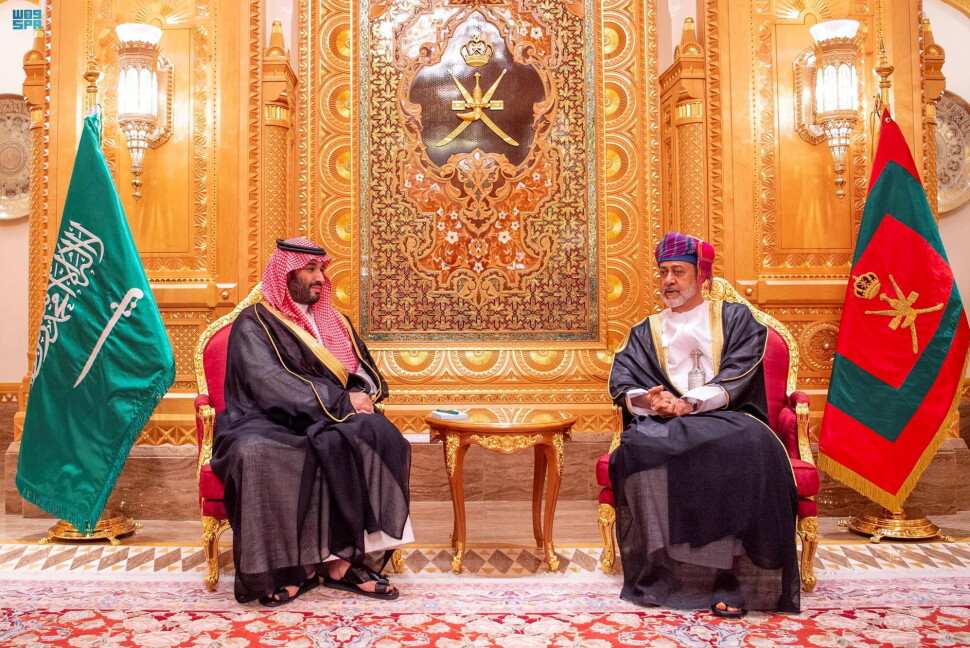 Det er forbudt å fornærme sultan Haitham bin Tariq i Oman. Her med den saudiske kronprinsen Mohammed bin Salman (t.v.). Det er forbudt å fornærme sultan Haitham bin Tariq i Oman. Her med den saudiske kronprinsen Mohammed bin Salman (t.v.).