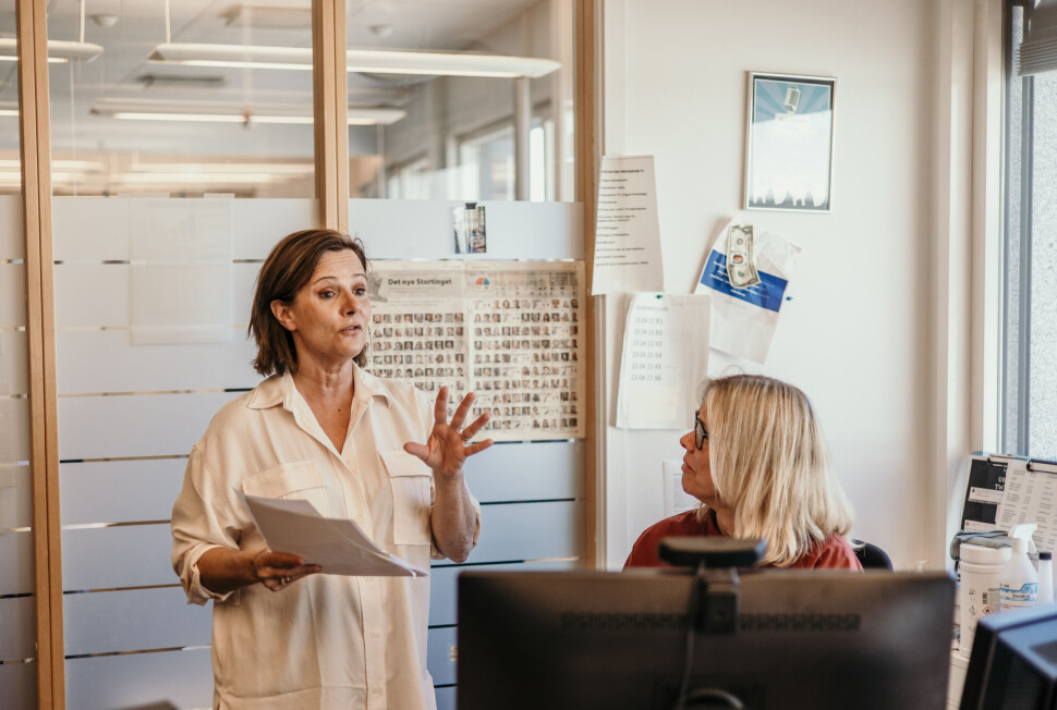 Synnøve Svabø jobber til vanlig i Ukeslutt. Innimellom jobber hun også som researcher for Dagsnytt 18. Denne dagen har hun jobbet med en sak som til slutt ble trukket fordi de to som skulle møte i studio ikke ville diskutere med hverandre. Synnøve Svabø jobber til vanlig i Ukeslutt. Innimellom jobber hun også som researcher for Dagsnytt 18. Denne dagen har hun jobbet med en sak som til slutt ble trukket fordi de to som skulle møte i studio ikke ville diskutere med hverandre.
