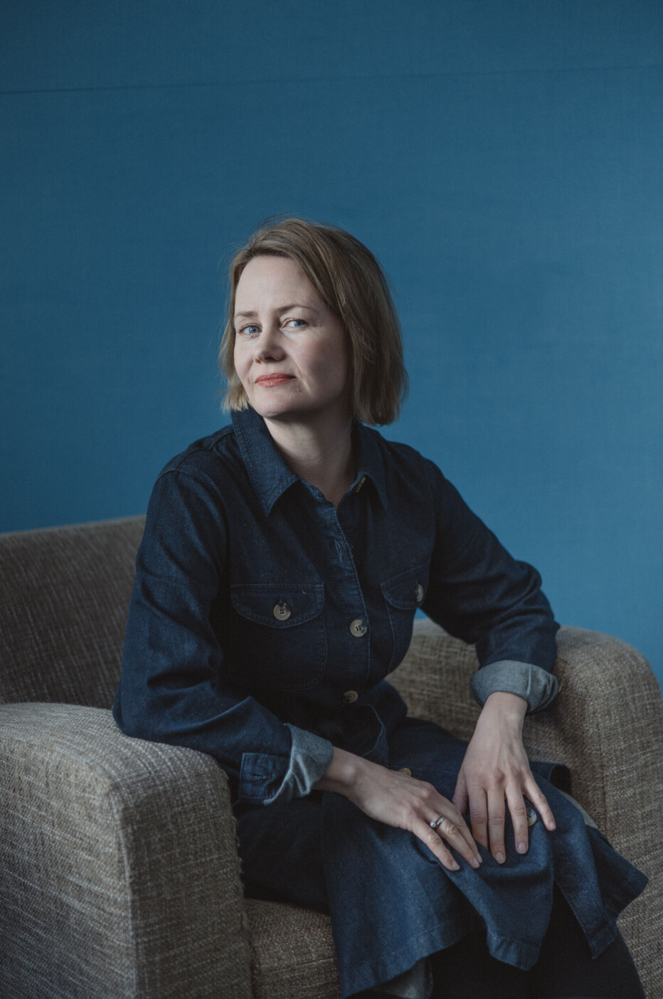 Selv om Dagsnytt 18-sendingene blir vist på TV tenker Sigrid Sollund på det som en radiosending. – Jeg kler meg ikke så fint og formelt som de gjør i Dagsrevyen. Selv om Dagsnytt 18-sendingene blir vist på TV tenker Sigrid Sollund på det som en radiosending. – Jeg kler meg ikke så fint og formelt som de gjør i Dagsrevyen.