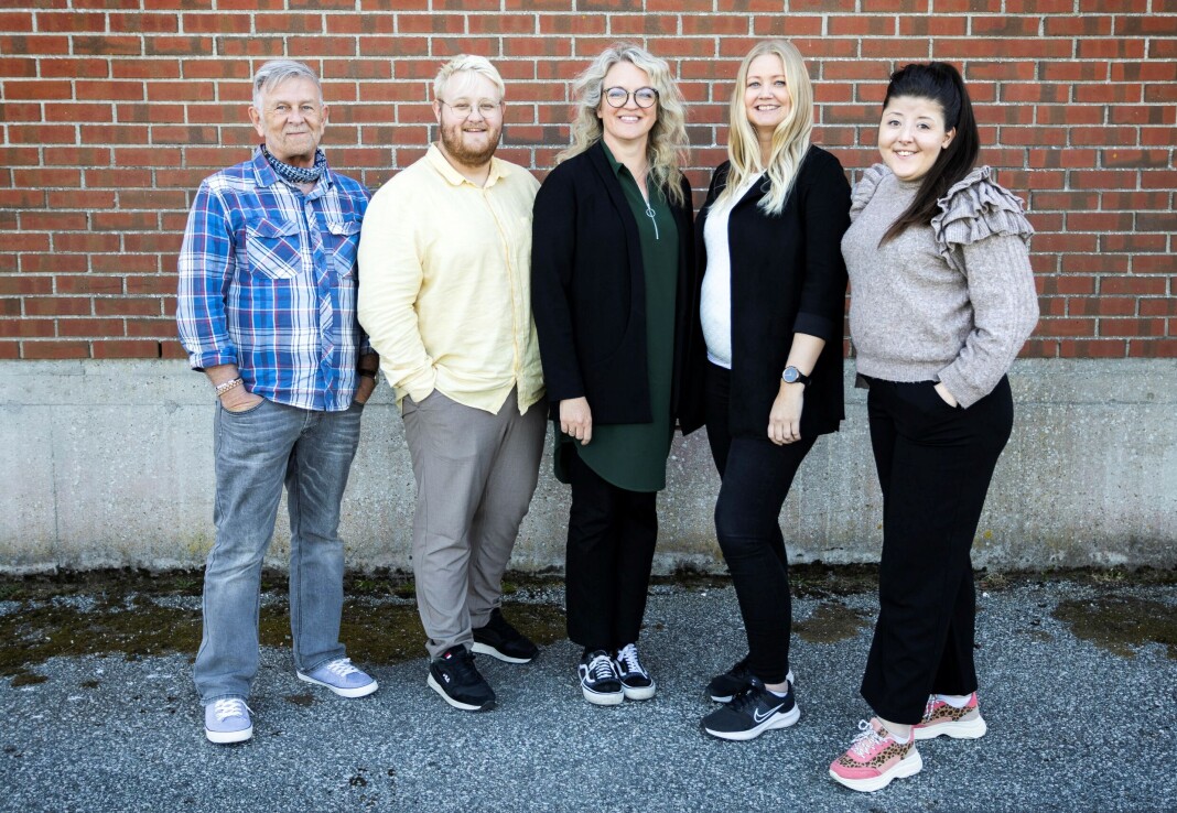 De ansatte i Karmøynytt blir en del av Amedia. Fra venstre Rolf Helge Tveit, Ole Johannes Ferkingstad, daglig leder Anne Bjelland Amdal, ansvarlig redaktør Ann Margit Grønstad og Camilla Sørensen Wik. De ansatte i Karmøynytt blir en del av Amedia. Fra venstre Rolf Helge Tveit, Ole Johannes Ferkingstad, daglig leder Anne Bjelland Amdal, ansvarlig redaktør Ann Margit Grønstad og Camilla Sørensen Wik.