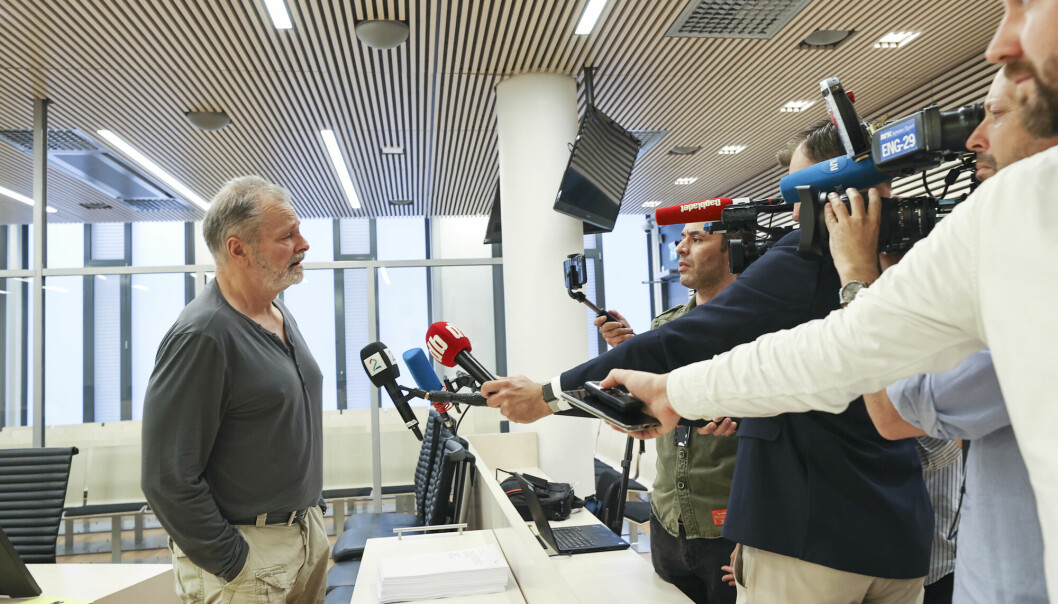 Eirik Jensen intervjues av media i Oslo Tinghus i forbindelse med et fengslingsmøte.