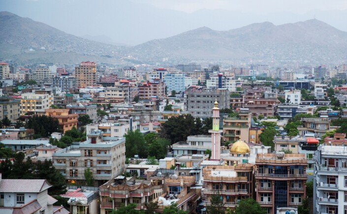 Etter uker med en rekke angrep under den muslimske fastemåneden ramadan, har mange holdt seg hjemme under den pågående eidfeiringen i frykt for flere angrep mot moskeer i Kabul. Etter uker med en rekke angrep under den muslimske fastemåneden ramadan, har mange holdt seg hjemme under den pågående eidfeiringen i frykt for flere angrep mot moskeer i Kabul.