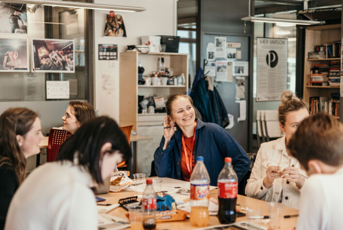 I tillegg til jobben som fotoredaktør i Studvest jobber Anna Jakobsen som journalist i Laagendalsposten. I tillegg til jobben som fotoredaktør i Studvest jobber Anna Jakobsen som journalist i Laagendalsposten.