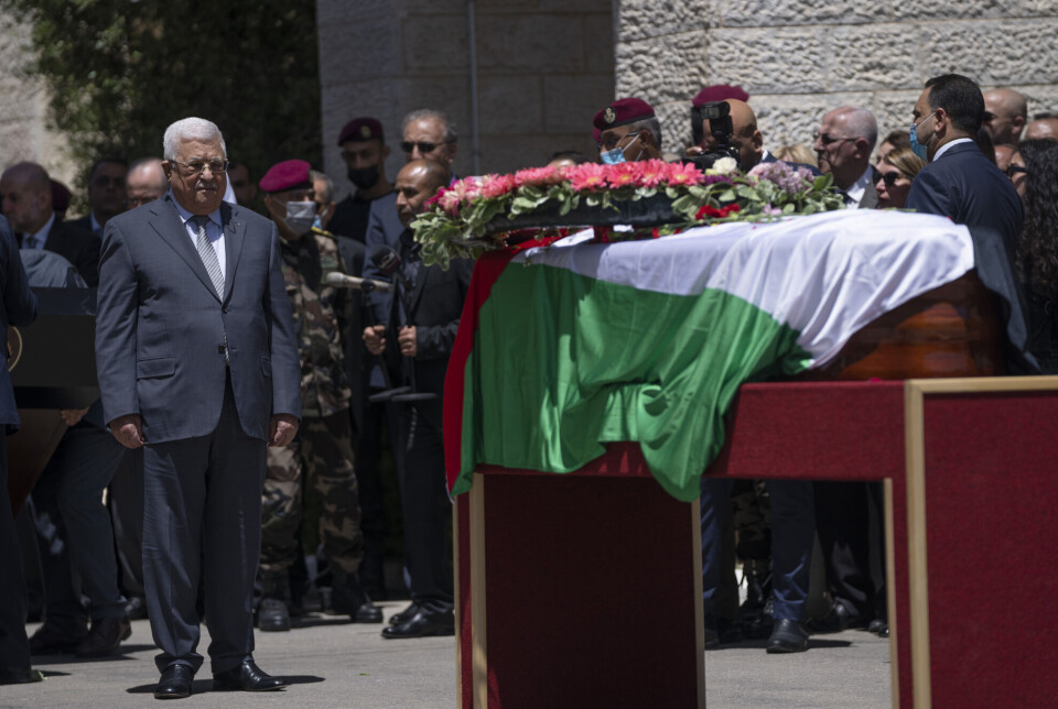 Palestinas president Mahmoud Abbas viste torsdag den drepte Al Jazeera-journalisten Shireen Abu Akleh den siste ære under en offisiell seremoni i Ramallah på den okkuperte vestbredden. Palestinas president Mahmoud Abbas viste torsdag den drepte Al Jazeera-journalisten Shireen Abu Akleh den siste ære under en offisiell seremoni i Ramallah på den okkuperte vestbredden.