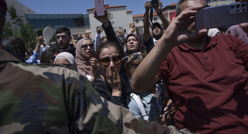 Tusenvis hyllet drept palestinsk journalist