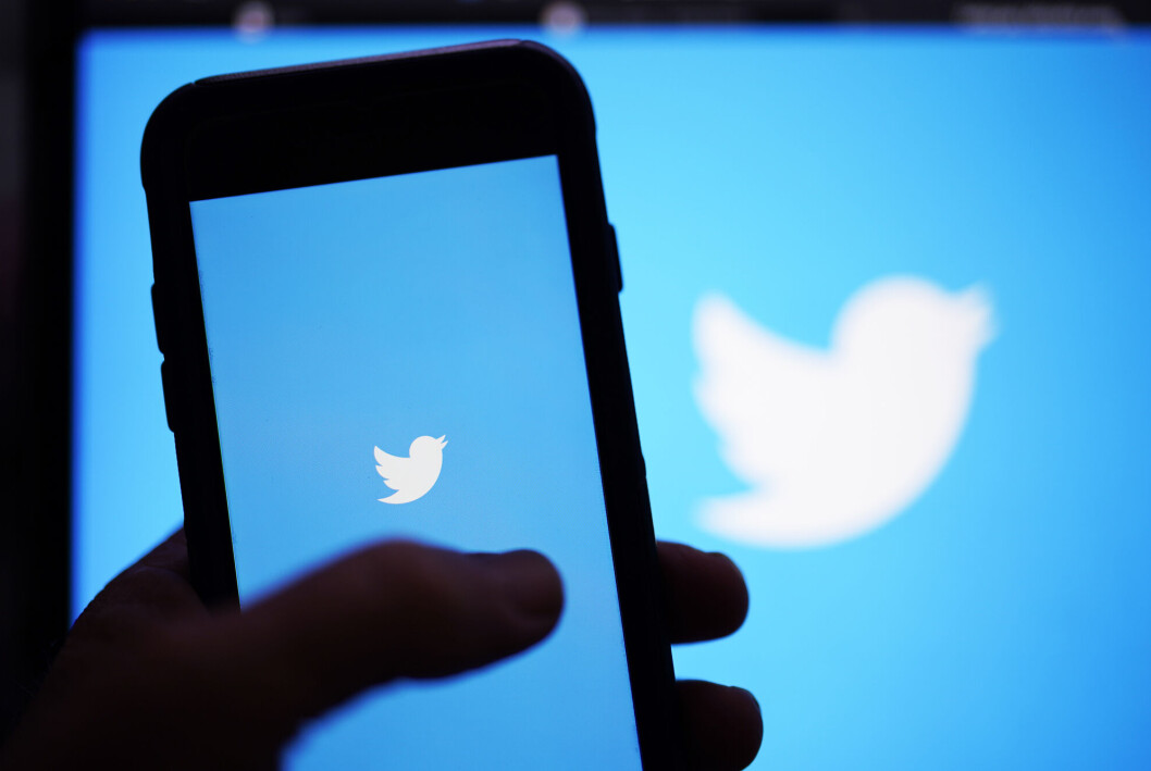 To toppledere i Twitter har fått sparken, og nesten alle ansettelser er satt på vent. Selskapet er i ferd med å bli kjøpt opp av Tesla-eier Elon Musk, og endringer kan være i emning. To toppledere i Twitter har fått sparken, og nesten alle ansettelser er satt på vent. Selskapet er i ferd med å bli kjøpt opp av Tesla-eier Elon Musk, og endringer kan være i emning.
