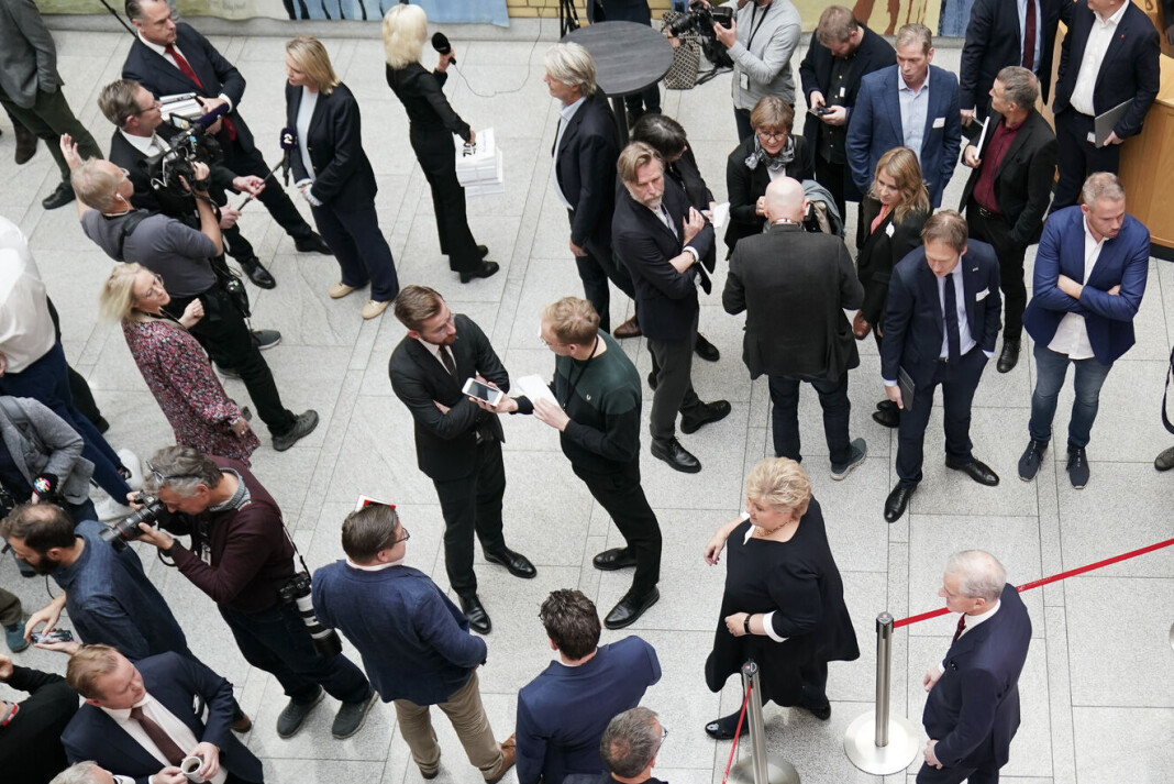 En undersøkelse fra InFact viser at befolkningens oppfatning av norske journalisters politiske orientering avhenger av kjønn, alder og bosted. En undersøkelse fra InFact viser at befolkningens oppfatning av norske journalisters politiske orientering avhenger av kjønn, alder og bosted.