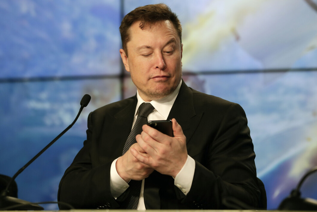 Milliardæren Elon Musk ønsker å kjøpe Twitter, men avtalen er satt på vent. Milliardæren Elon Musk ønsker å kjøpe Twitter, men avtalen er satt på vent.