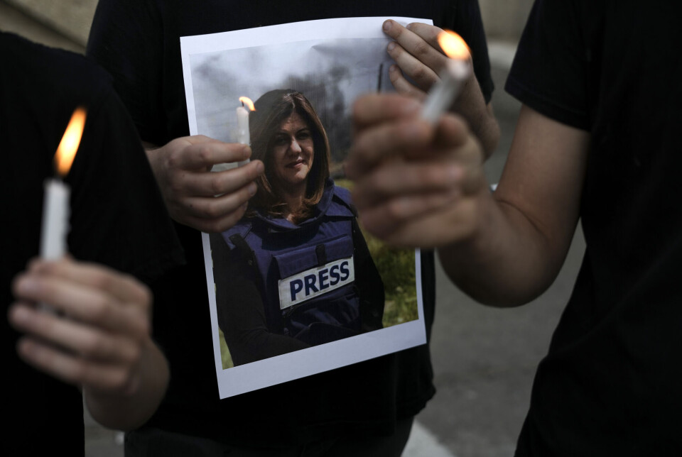 Al Jazeera-journalisten Shireen Abu Akleh ble skutt i hodet og drept under et israelsk raid mot en palestinsk flyktningleir i Jenin på den okkuperte Vestbredden onsdag. Al Jazeera-journalisten Shireen Abu Akleh ble skutt i hodet og drept under et israelsk raid mot en palestinsk flyktningleir i Jenin på den okkuperte Vestbredden onsdag.