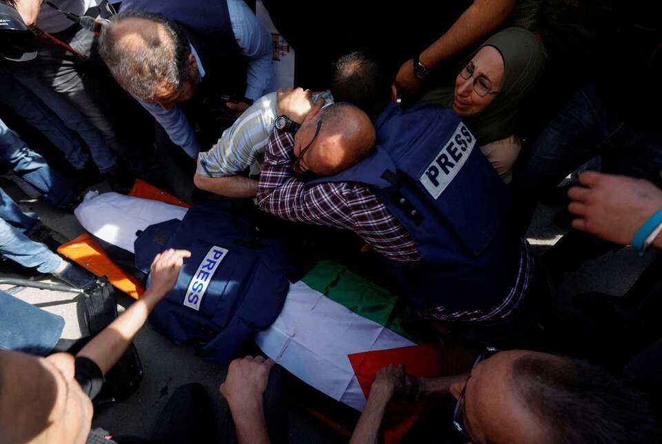 Den amerikansk-palestinske journalisten Shireen Abu Akleh ble skutt i og drept da hun dekket sammenstøt i Jenin på Vestbredden. Den amerikansk-palestinske journalisten Shireen Abu Akleh ble skutt i og drept da hun dekket sammenstøt i Jenin på Vestbredden.