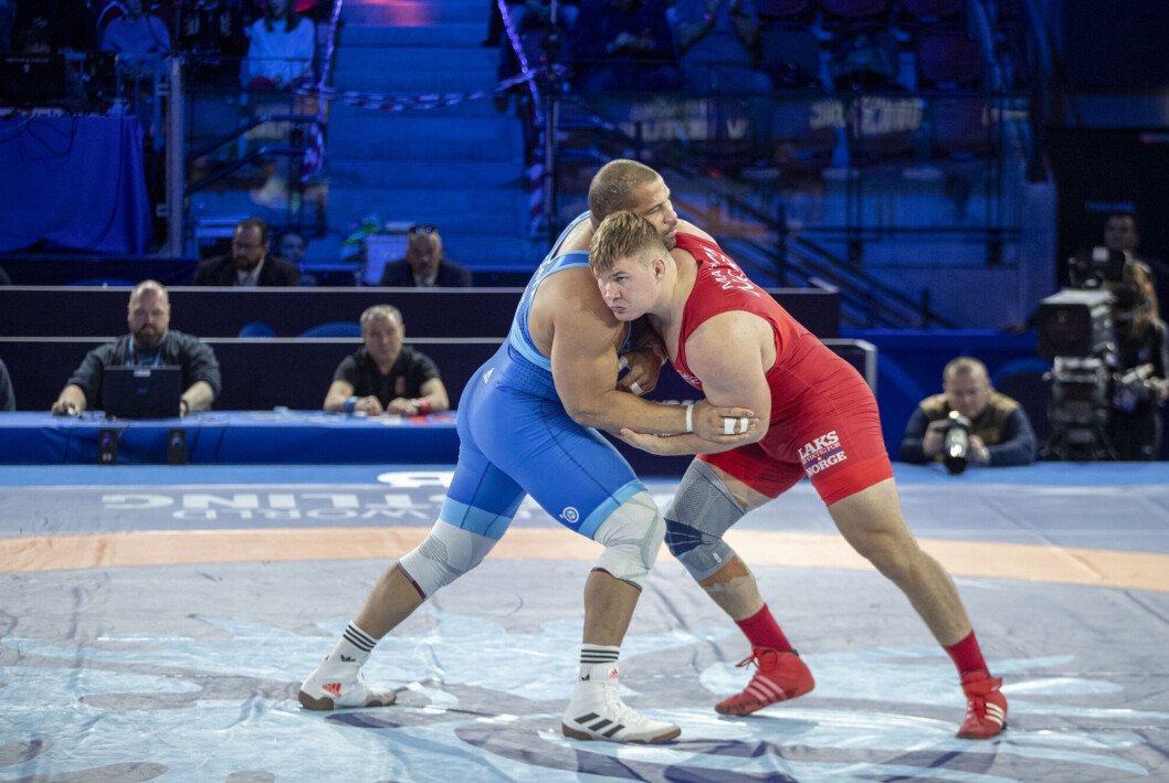 Oskar Marvik og resten av det norske brytelandslaget blir vist av NRK, VG og Amedia de neste to årene. Her er Marvik i aksjon mot chileneren Yasmani Fernandez i bronsefinalen i VM i fjor. Oskar Marvik og resten av det norske brytelandslaget blir vist av NRK, VG og Amedia de neste to årene. Her er Marvik i aksjon mot chileneren Yasmani Fernandez i bronsefinalen i VM i fjor.