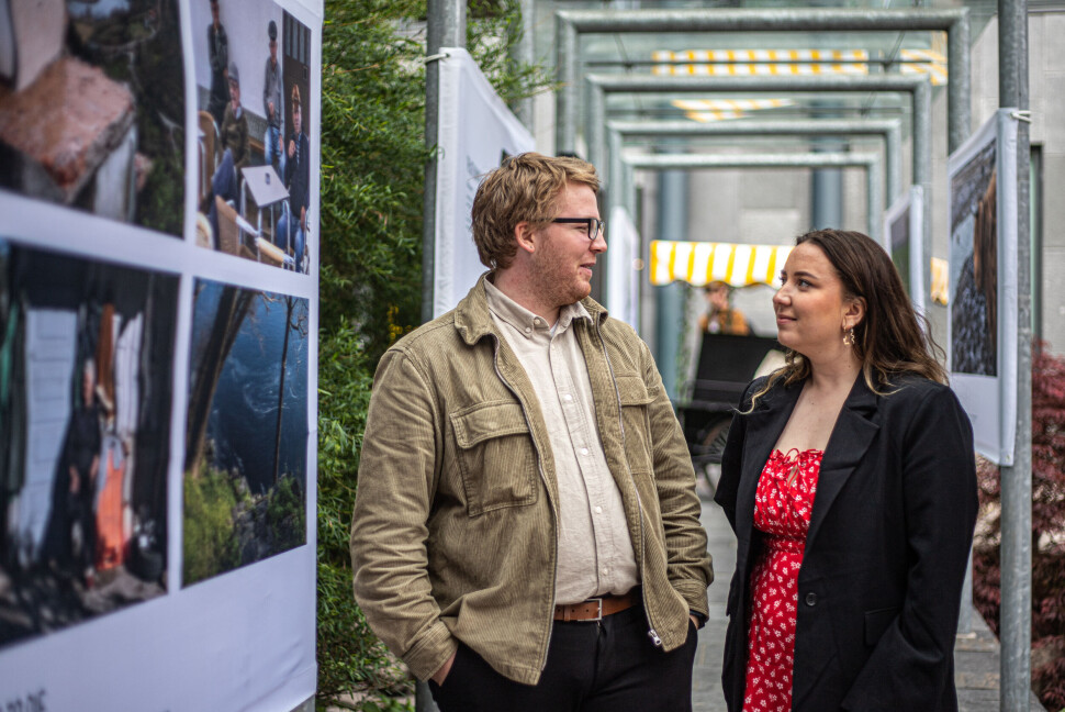 Tobias Schildmann Mandt og Live Austgard er ferdig med fotojournalistikk-studiet ved Oslo Met. Nå skal de skape veien videre. Tobias Schildmann Mandt og Live Austgard er ferdig med fotojournalistikk-studiet ved Oslo Met. Nå skal de skape veien videre.