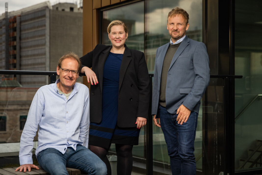 Fra venstre styreleder Ove Grønnevik i Bydelsavisene Bergen, konserndirektør Marte Ingul i Amedia og direktør for mediehus i Amedia, Morten Nilsen. Fra venstre styreleder Ove Grønnevik i Bydelsavisene Bergen, konserndirektør Marte Ingul i Amedia og direktør for mediehus i Amedia, Morten Nilsen.