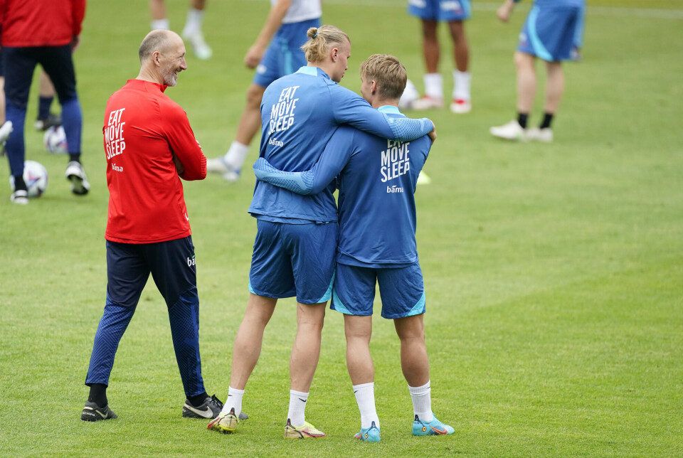 Erling Braut Haaland og Martin Ødegaard kommer til etter kamp-intervjuer torsdag. Erling Braut Haaland og Martin Ødegaard kommer til etter kamp-intervjuer torsdag.