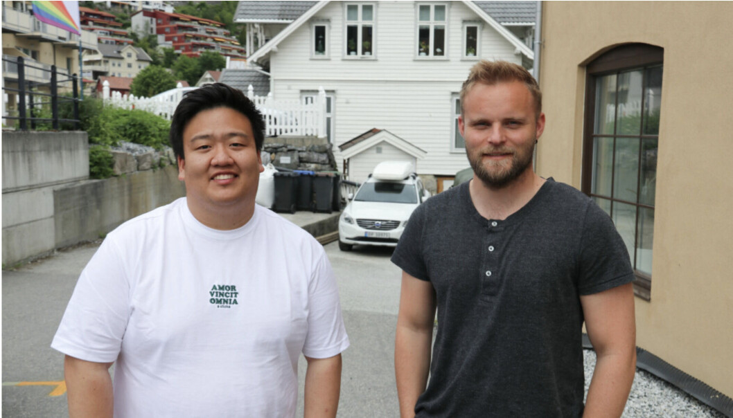 Even Barka og Ola Skram gir seg i Porten. Even Barka og Ola Skram gir seg i Porten.