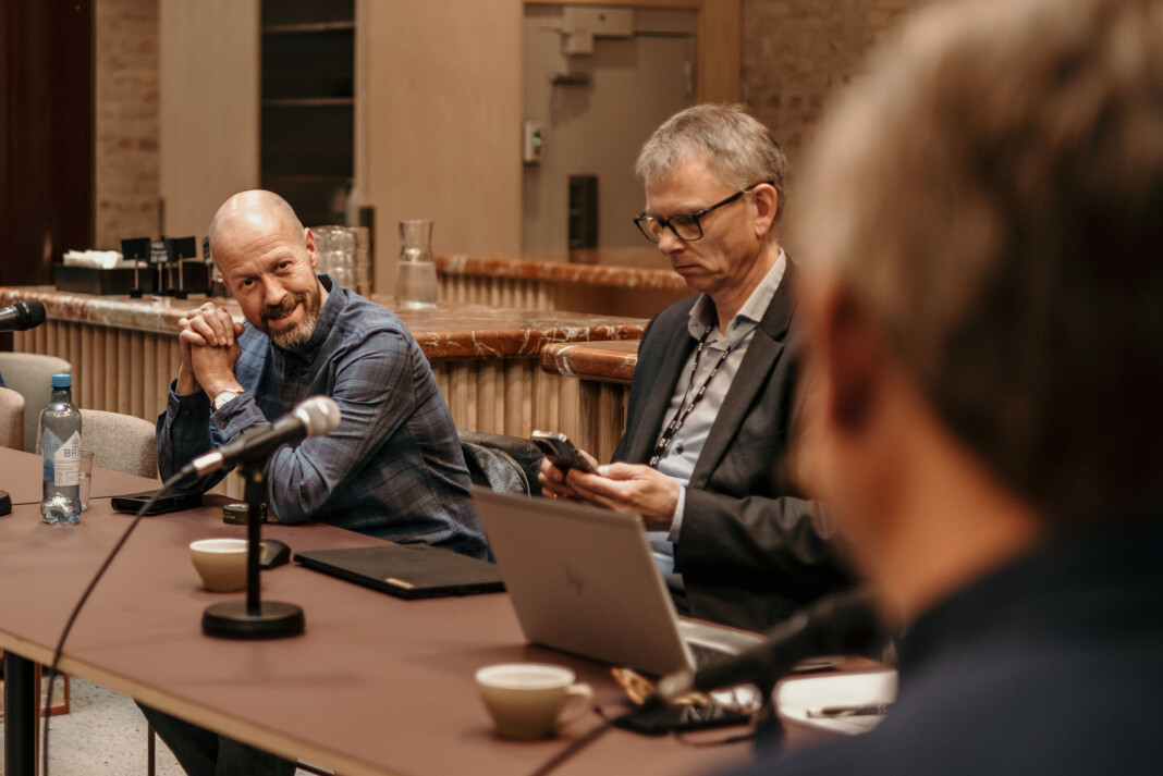 NRKs etikkredaktør Per Arne Kalbakk (t.v.) deltok da redaktører diskuterte PFU-ordningen. NTBs sportsredaktør Ole Kristian Bjellaanes til høyre. NRKs etikkredaktør Per Arne Kalbakk (t.v.) deltok da redaktører diskuterte PFU-ordningen. NTBs sportsredaktør Ole Kristian Bjellaanes til høyre.