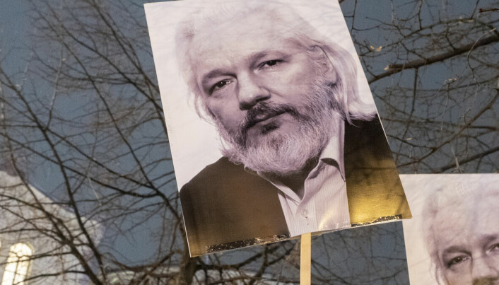 Storbritannias regjering godkjenner utleveringen av Julian Assange