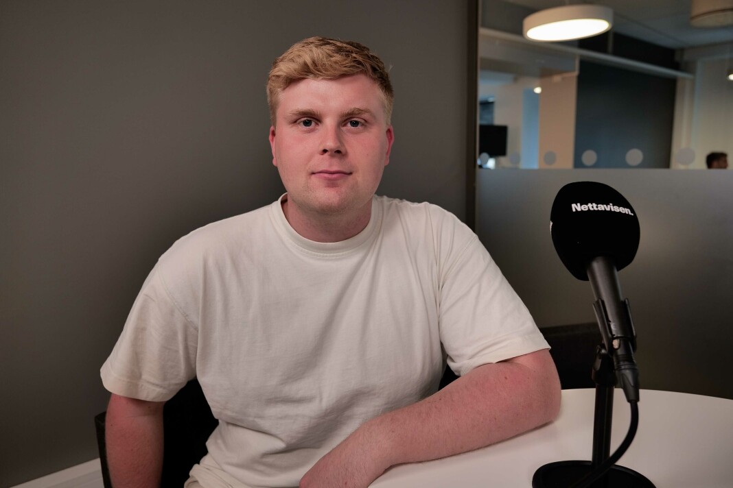 Programleder Daniel Austerheim har sluttet å lese alle Twitter-meldingene om Sesongkortets høye lyttertall. Programleder Daniel Austerheim har sluttet å lese alle Twitter-meldingene om Sesongkortets høye lyttertall.