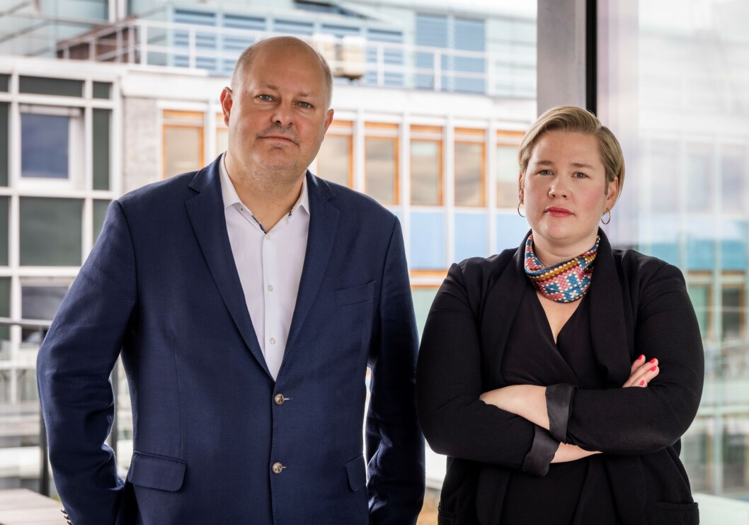– Vårt bidrag er en naturlig forlengelse av vår publisistiske forpliktelse til å styrke og sikre ytringsfriheten, sier Marte Ingul, konserndirektør i Amedia. Her sammen med Thomas Mattson, seniorrådgiver i Bonnier News og tidligere sjefredaktør i Expressen. – Vårt bidrag er en naturlig forlengelse av vår publisistiske forpliktelse til å styrke og sikre ytringsfriheten, sier Marte Ingul, konserndirektør i Amedia. Her sammen med Thomas Mattson, seniorrådgiver i Bonnier News og tidligere sjefredaktør i Expressen.