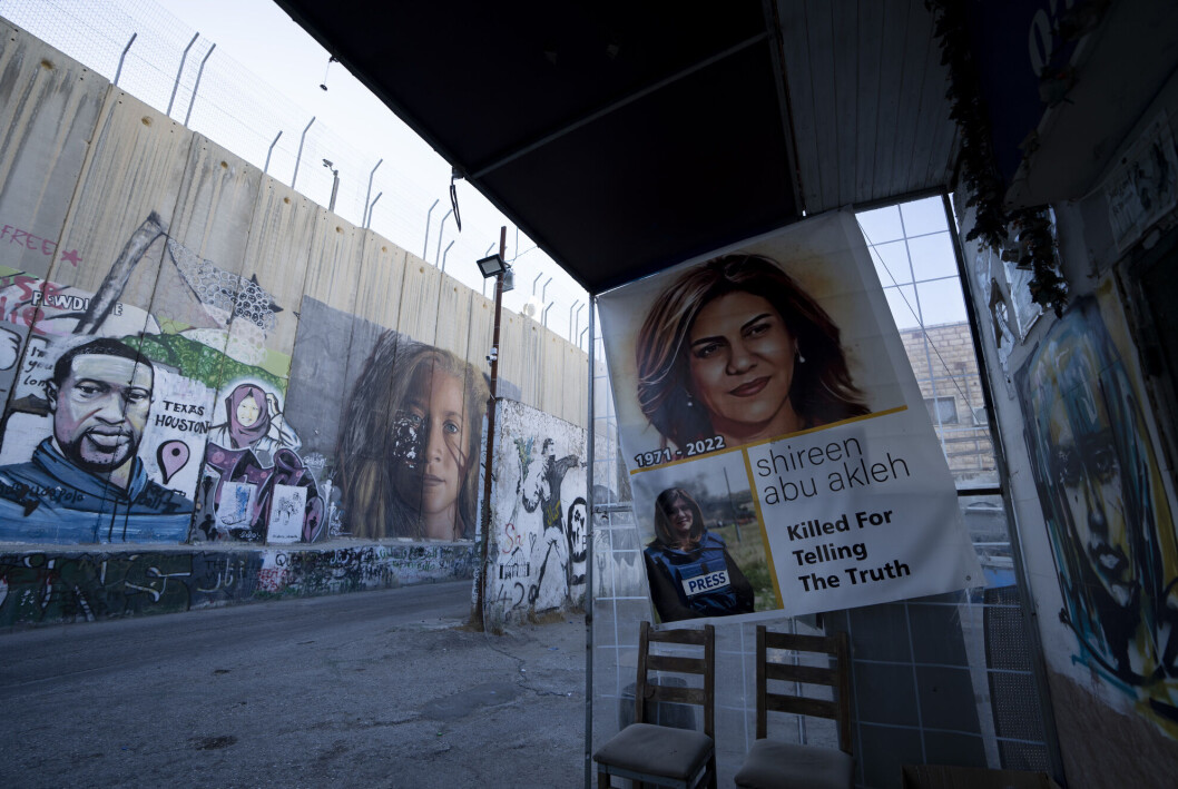 Shireen Abu Akleh var en velkjent og respektert reporter som hadde dekket Palestina-konflikten i flere tiår. Shireen Abu Akleh var en velkjent og respektert reporter som hadde dekket Palestina-konflikten i flere tiår.