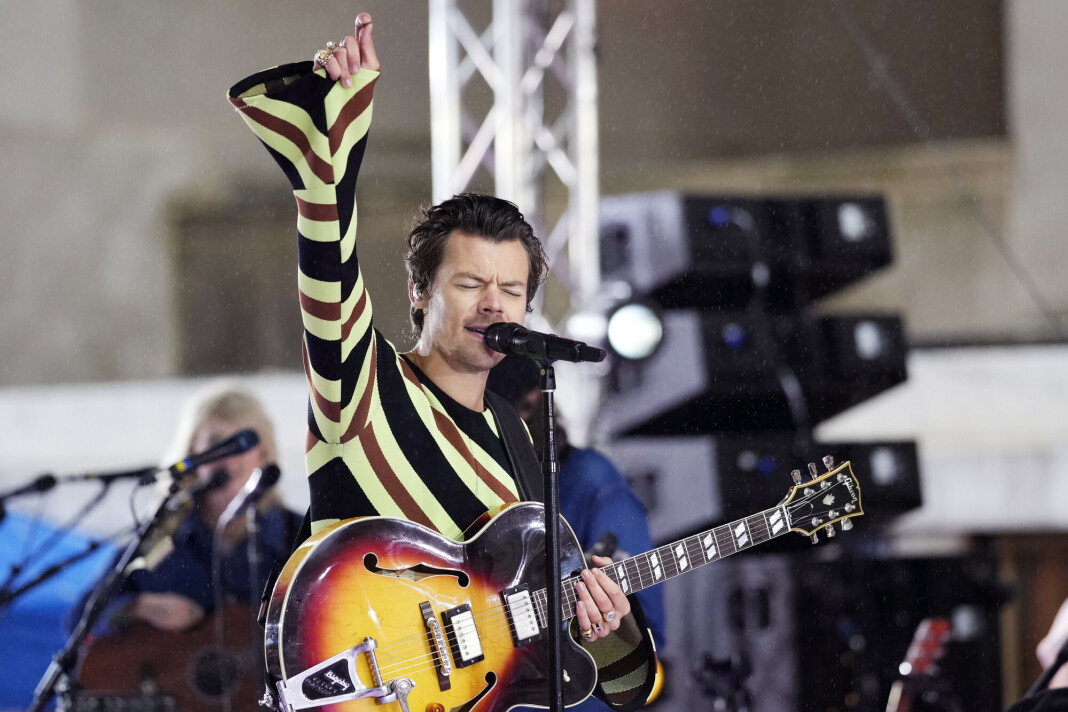 Artisten Harry Styles fikk massiv kritikk etter at en rekke medier siterte en falsk konto. Bildet er fra en konsert i New York i mai. Artisten Harry Styles fikk massiv kritikk etter at en rekke medier siterte en falsk konto. Bildet er fra en konsert i New York i mai.