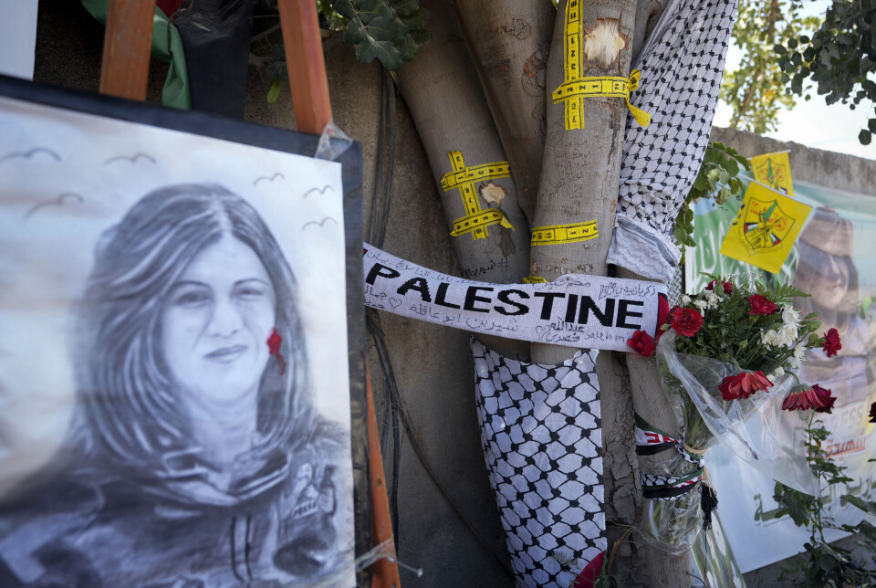 USA konkluderer i likhet med FN og en rekke andre med at den palestinske Al Jazeera-journalisten Shireen Abu Akleh etter alt å dømme ble drept av en israelsk soldat. USA konkluderer i likhet med FN og en rekke andre med at den palestinske Al Jazeera-journalisten Shireen Abu Akleh etter alt å dømme ble drept av en israelsk soldat.