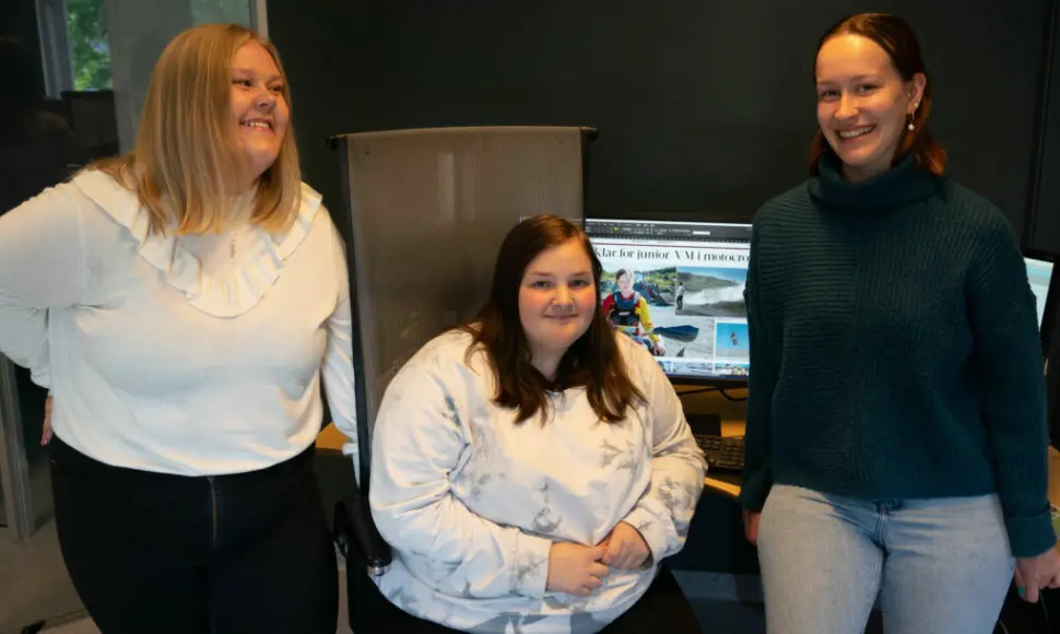 Anneli Kalliainen Kyrrø (f.v.), Silje Ingebrigtsen og Amalie Moen Eidet er enige om at stemningen i redaksjonen på sommeren er bra. Anneli Kalliainen Kyrrø (f.v.), Silje Ingebrigtsen og Amalie Moen Eidet er enige om at stemningen i redaksjonen på sommeren er bra.