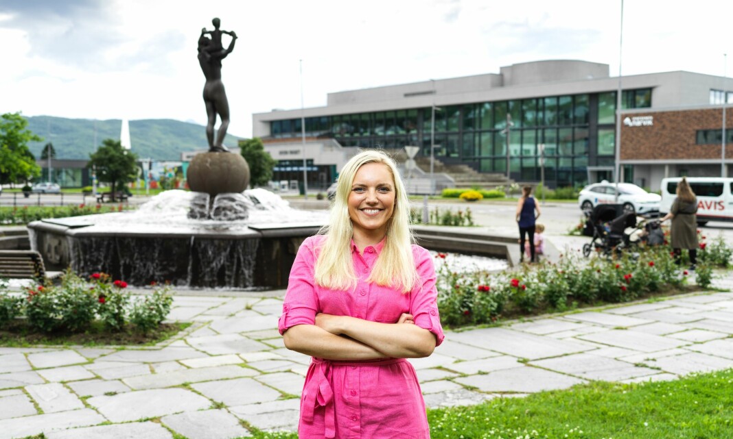 Frida Brembo er NRKs eneste journalist i Narvik: – Jeg er ikke redd for å ha spisse albuer