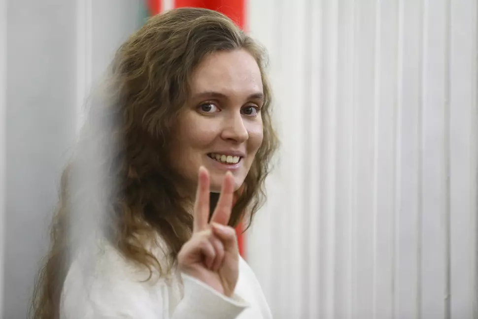 Journalist Katsiaryna Andreyeva i retten i Minsk i februar 2021, hvor hun ble dømt til to års fengsel for å angivelig ha organisert en ulovlig demonstrasjon.