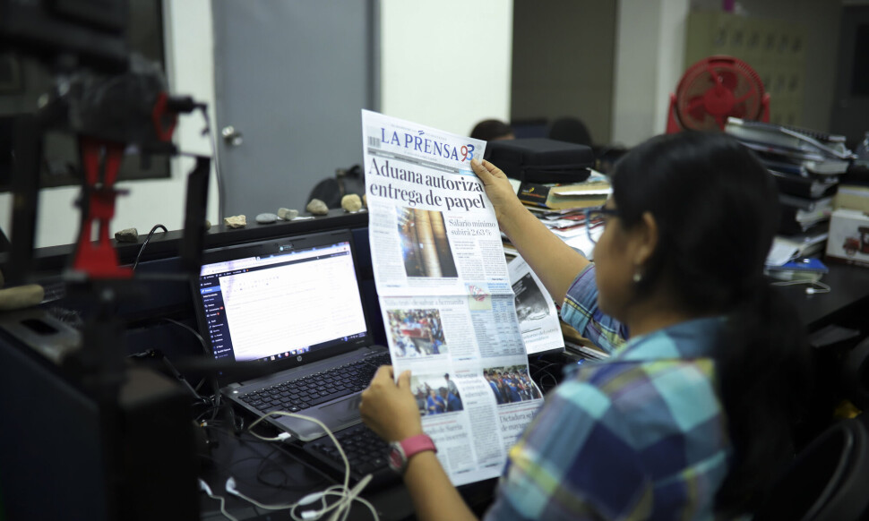 Journalister i Nicaraguas ledende avis har flyktet fra landet